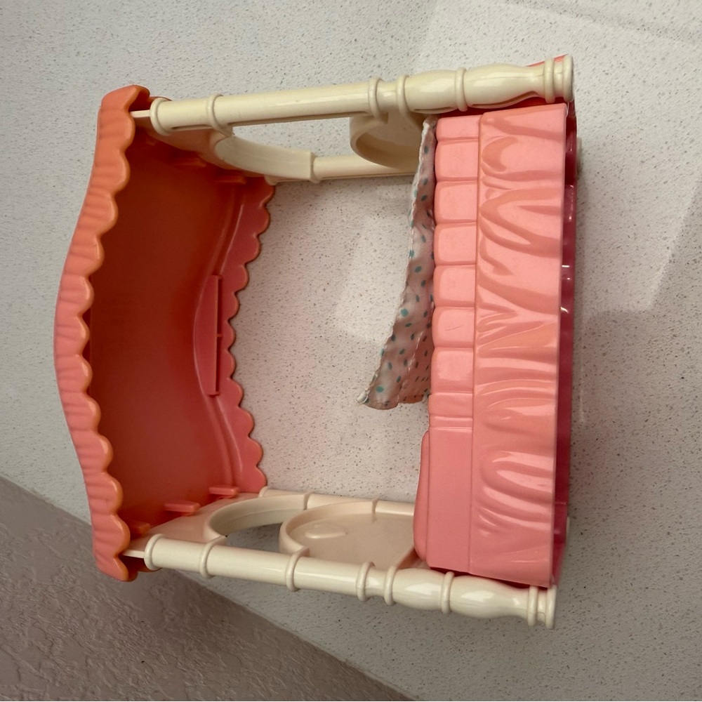 Vintage Playskool Dollhouse Pink Canopy Bed 90s - Picture 6 of 12